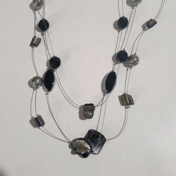 Smoky Seashell Elegance: Triple-Strand Black & Silver Beaded Necklace Jewelry - Picture 4 of 8